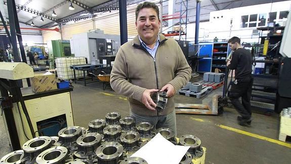 Adolfo Cid de la Paz, en las instalaciones de Cidepa-Sincron en Alcalá de Guadaíra. 