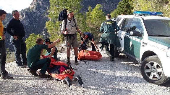 Rescatan a una turista que sufrió un esguince cuando hacía la ruta el río Chíllar