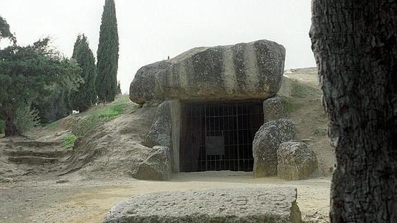 Dedican el documento del mes al primer investigador de los dólmenes de Antequera