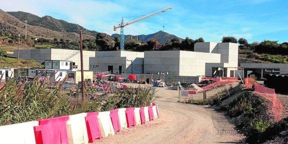 Ministerio y adjudicataria presionan al Ayuntamiento para que autorice las obras para acabar la depuradora
