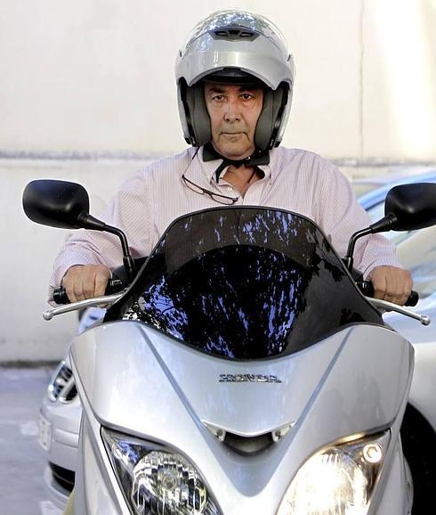 José Castro, en una foto de 2014, abandona en su motocicleta los juzgados de Palma