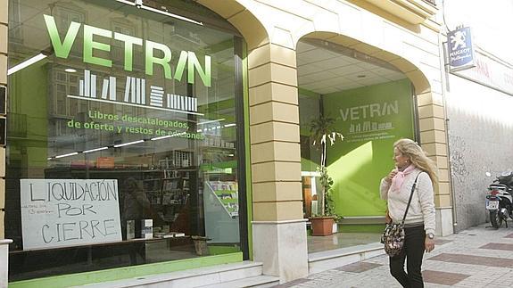 La librería especializada Vetrin cierra hoy sus puertas en la calle Carretería