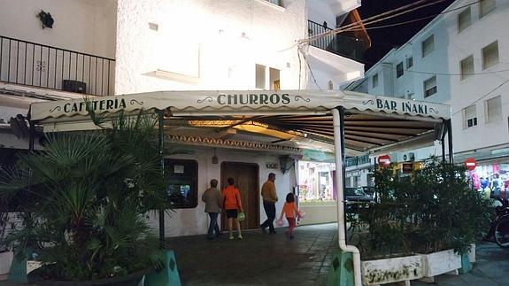 Dos personas son atendidas por inhalación de humo en el incendio de una churrería de San Pedro