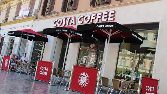 El local de Costa Coffee en la plaza de la Constitución de Málaga fue el primero abierto fuera de un aeropuerto en España. 