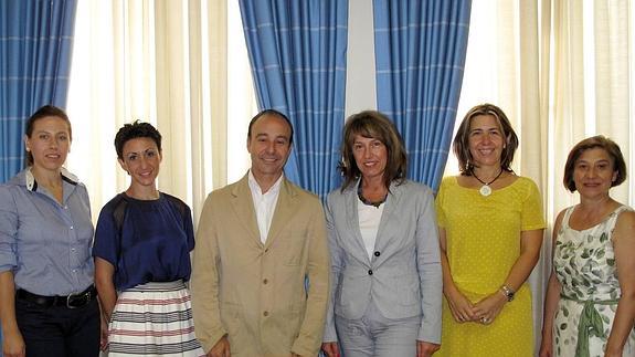 María Salas (segunda por la izquierda) cree que el sindicato nace con una vocación específica. 