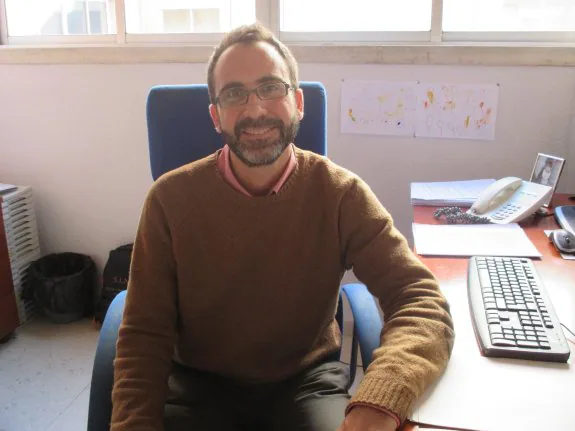 Miguel Ángel Meléndez, en su despacho de la Facultad de Económicas en El Ejido. 