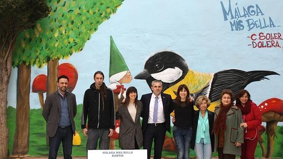 En la presentación del mural artístico.