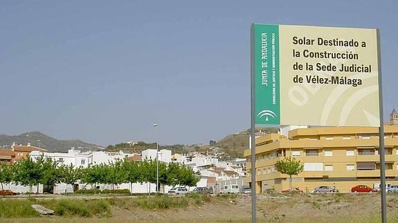 El Ayuntamiento de Vélez-Málaga acuerda que el nombre del municipio se escriba con guion