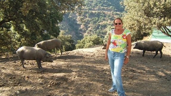 Chelo Gámez, en su finca El capitán, en Faraján, donde nació el proyecto La Dehesa de los Monteros.