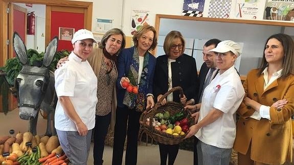 Las consejeras de Educación, Adelaida de la Calle, y de Agricultura, Carmen Ortiz.