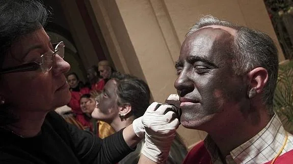 Muy conocido. El sacerdote es una cara muy conocida en Sevilla, donde ha pronunciado el pregón de la Semana Santa e incluso ha ejercido como rey mago en alguna cabalgata. 