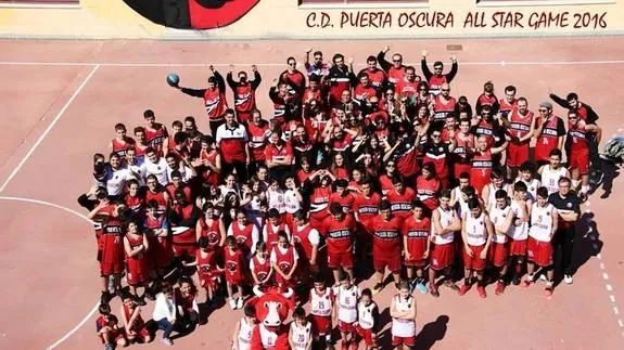 Imagen de algunos equipos del Club Puerta Oscura. 