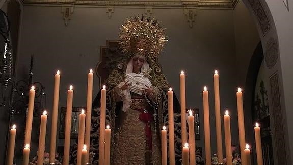 La Virgen de los Dolores Coronada (Expiración), antes de salir.  