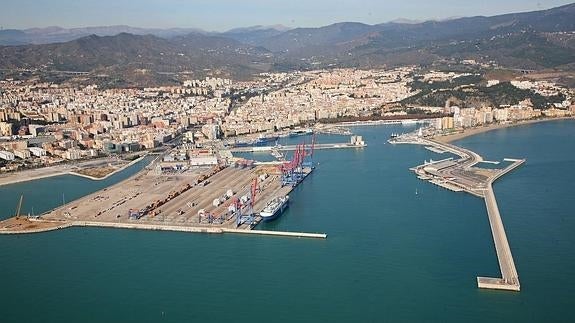 La plataforma del Morro de Levante, a la derecha, es el punto donde se levantará el rascacielos. 