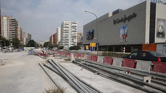 El tramo del metro en la avenida de Andalucía está parado desde hace un año.