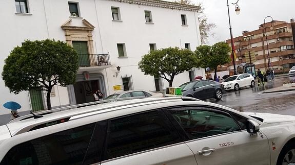 Parada de taxi en Antequera donde salió el conductor con los tres presuntos agresores. 