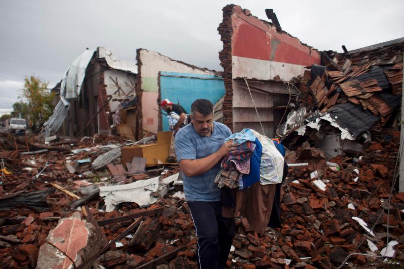 El viernes, un tornado arrasó la ciudad de Dolores, 265 km al oeste de Montevideo 