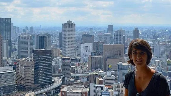 Blanca Velilla, en Osaka, desde el Umeda Sky Building. 