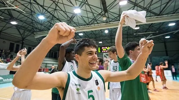 El Clínicas Rincón toca el cielo en Azpeitia y se mete en semifinales