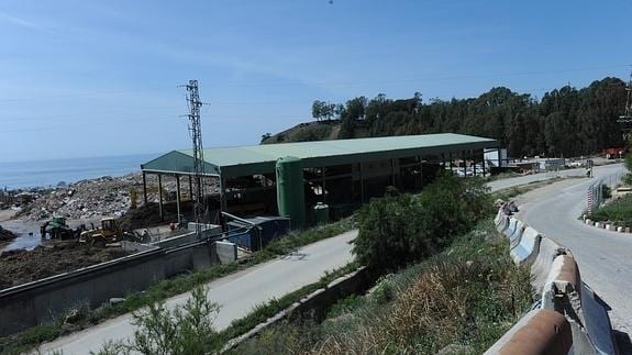 Vista de la planta de reciclaje de residuos inertes de Marbella, situada en la carretera de Ojén. 
