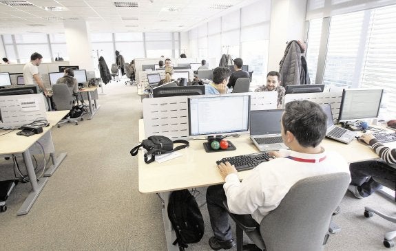 Accenture refuerza su centro de Málaga con una nueva división que creará 150 empleos
