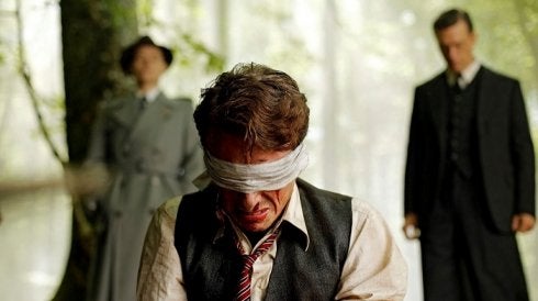 El filme cuenta el bombardeo a través de varios personajes.