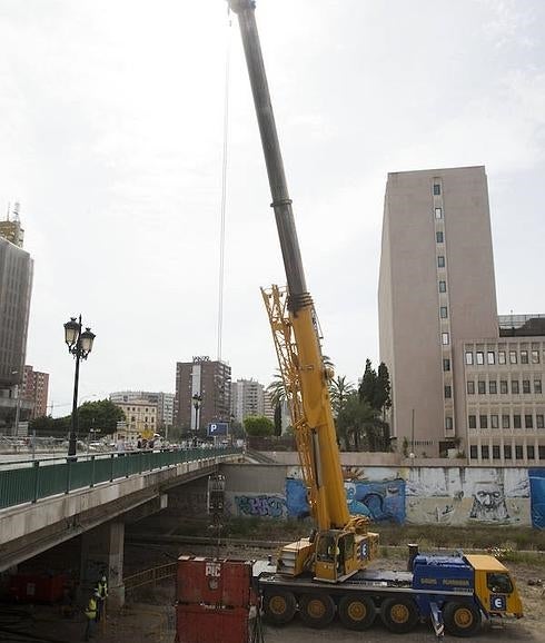 Comienzan los trabajos previos para la demolición del puente de Tetuán
