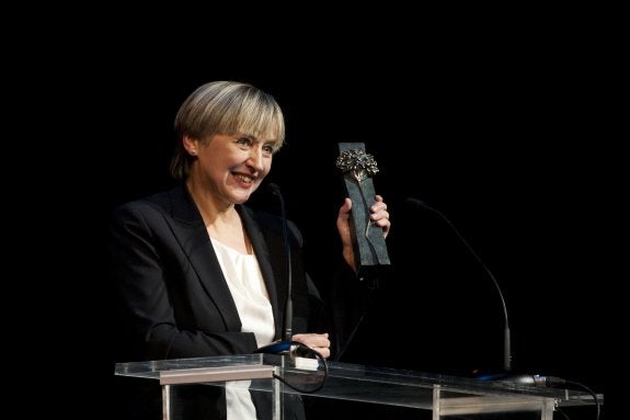 Teresa Font, con la Biznaga del Premio Ricardo Franco del festival. 