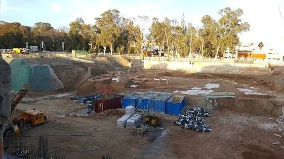 Las excavaciones se han realizado en paralelo a las obras de los cimientos de los pisos. 