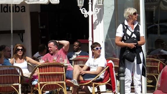 turistas en Marbella.