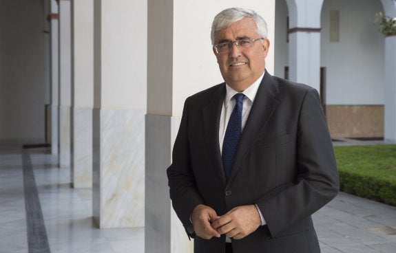 Antonio Ramírez de Arellano, consejero de Economía y Conocimiento, en el Parlamento andaluz. :: efe