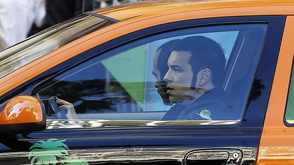 Mario Casas y Luis Tosar en el rodaje de 'Toro' en Torremolinos. 