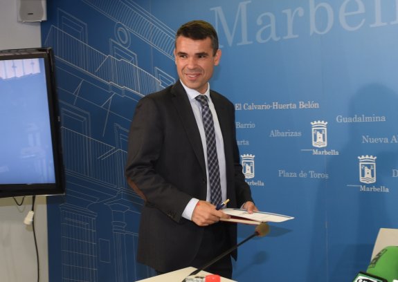 El alcalde de Marbella, José Bernal, en la sala de prensa del Ayuntamiento. 