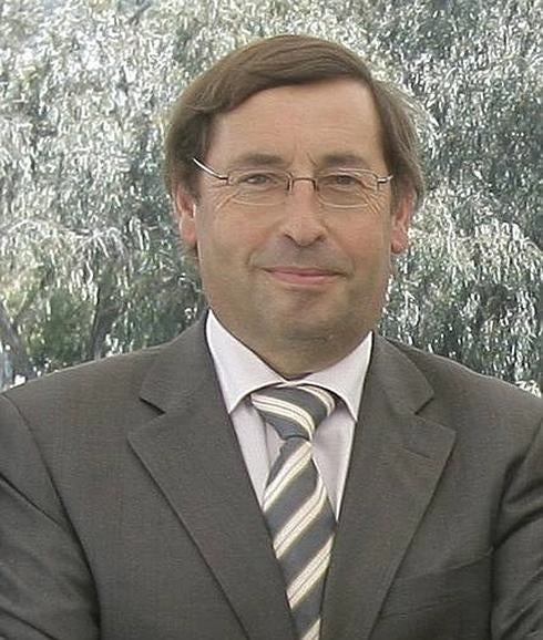 El juez cita como investigado al secretario general de Unicaja por ceder al chantaje de Ausbanc