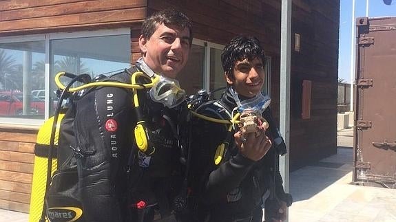 José Manuel Gil y Luis, después de una sesión de buceo. 