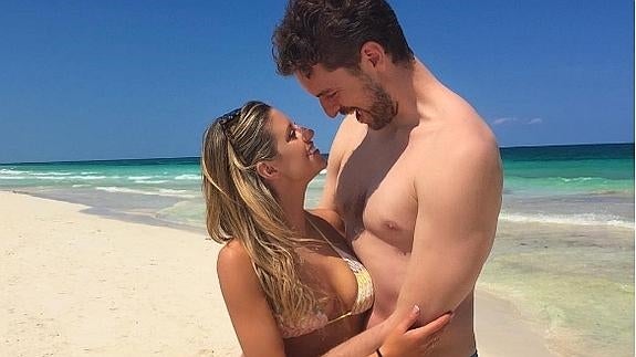 Pau Gasol presenta oficialmente a su nueva novia
