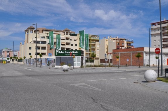 Una promotora anuncia la construcción de viviendas en el ensanche de Torre del Mar. :: a. peláez
