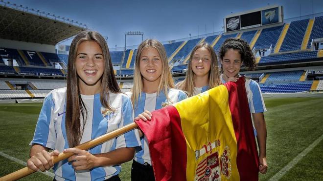 Ruth Acebo, Yoli Peche, Lucía Martín y Aurora Farres, antes de marcharse a Francia . 