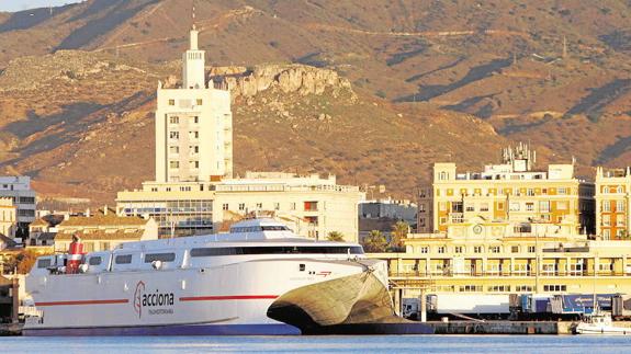 El catamarán rápido hará el trayecto en cuatro horas.