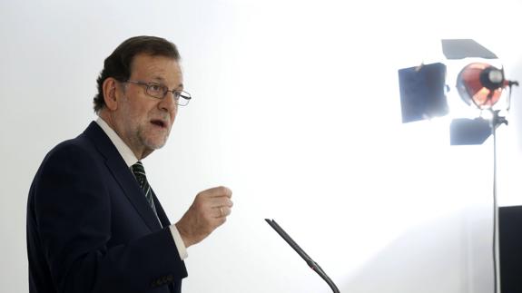 Rajoy pide serenidad y tranquilidad a los españoles tras el sí al "Brexit"