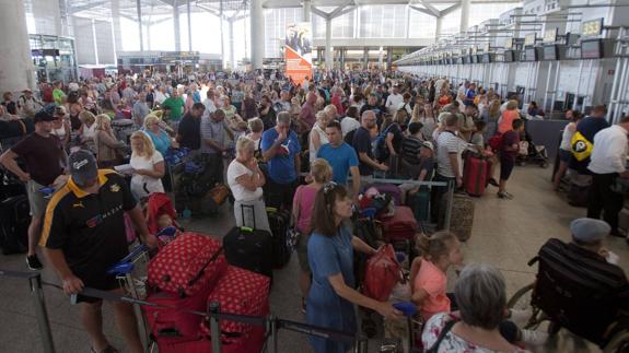 Aspecto que presenta la Terminal 3 del aeropuerto de Málaga en estos días de fin de junio y estreno de julio. 