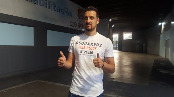 Kuzmanovic, esta mañana a su llegada a las instalaciones de Clínicas Rincón en La Rosaleda.