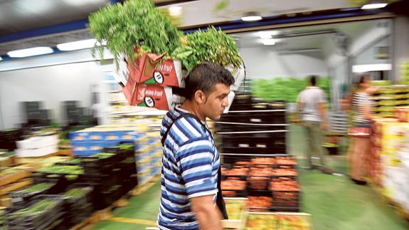 Mercamálaga y las empresas de mayoristas multiplican estos días su actividad.