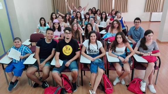 Los chicos y chicas que esta semana participarán en la Escuela de Verano para Escritores Noveles. 