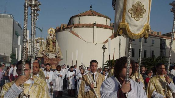 La Virgen del Carmen del Perchel estrena recorrido y arbotantes