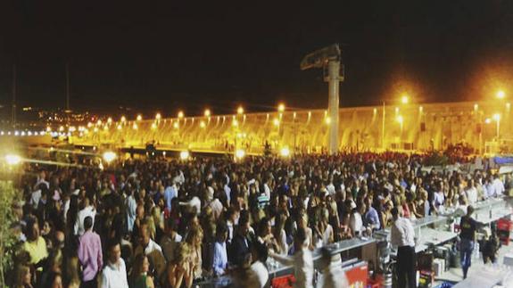 Perspectiva de la fiesta del año pasado en la dársena de Levante. 