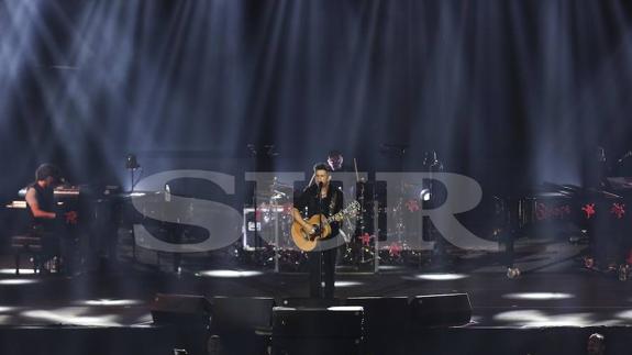 Alejandro Sanz volvió a conquistar al público malagueño con un potente espectáculo en el que combinó pasado y presente