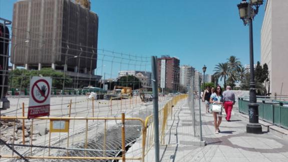 Estado de las obras previas a la demolición del lateral norte del puente de Tetuán. 