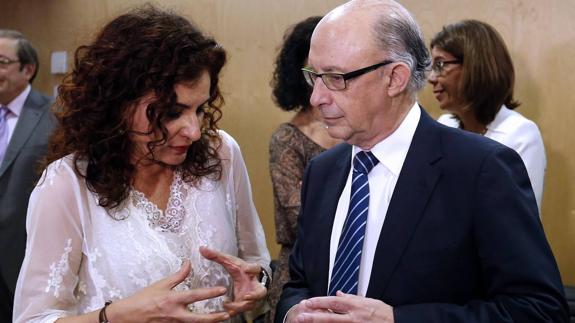 La consejera andaluza, con el ministro de Hacienda en una reunión del CPFF. 