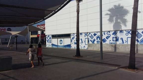 El local se ubica en el centro comercial Bahía Azul, junto a Ikea. 